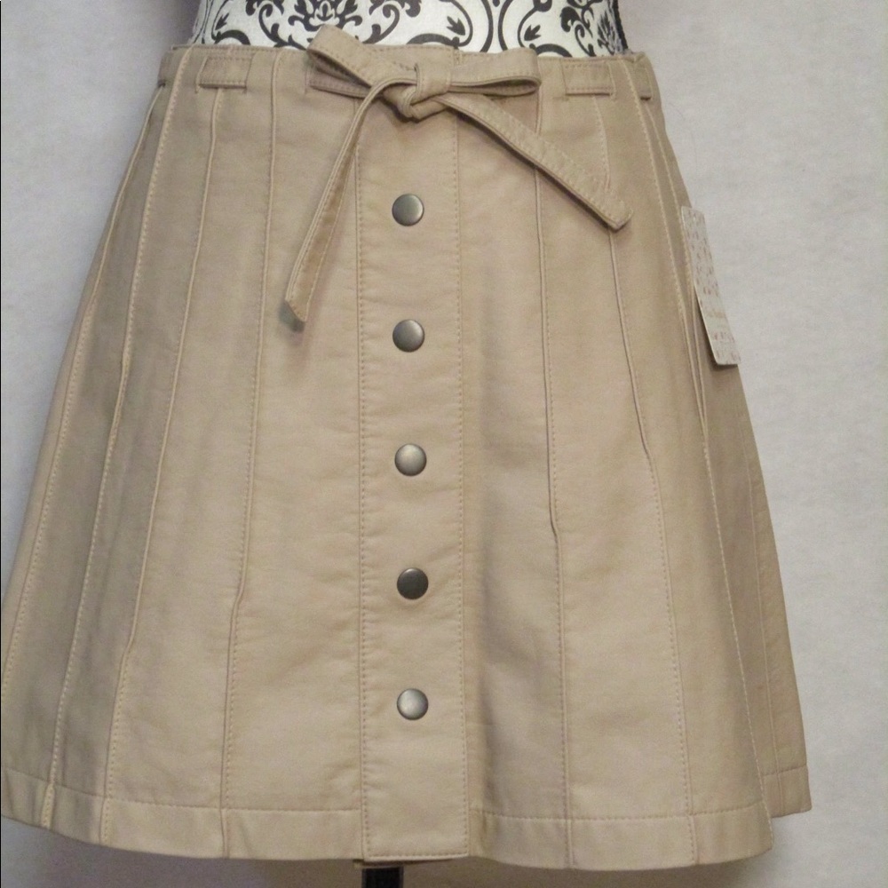 FREE PEOPLE Vegan Leather Mini Skirt NWT sizes 8 & 10 - Picture 4 of 9